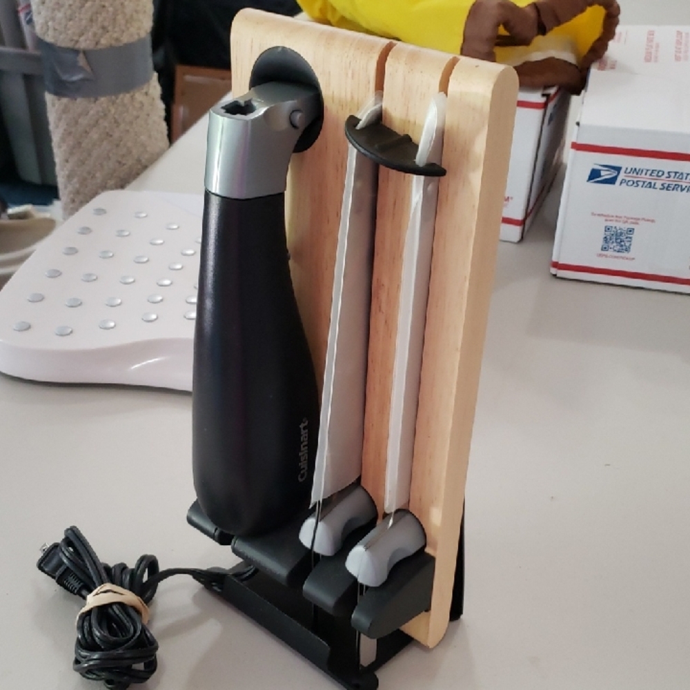 Cuisinart Black Electric Knife Set with Wooden Stand